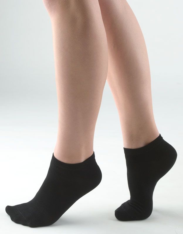GINA dámské ponožky kotníčkové, bezešvé, jednobarevné Bambusové ponožky 82005P - černá 35/38