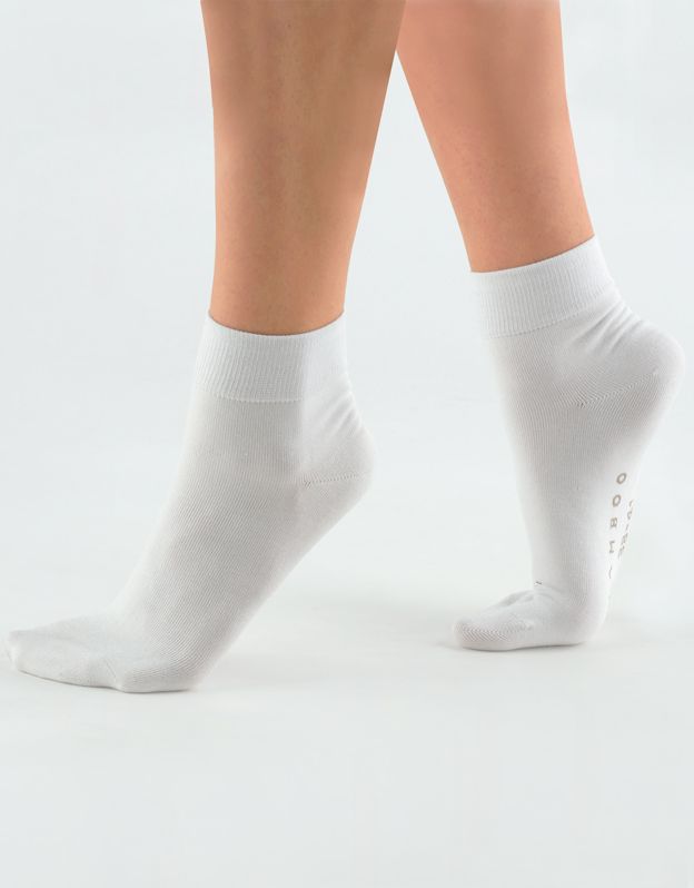 GINA dámské ponožky střední, bezešvé, jednobarevné Bambusové ponožky 82004P - bílá 38/41