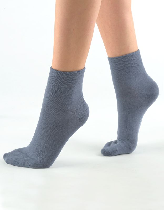 GINA dámské ponožky střední, bezešvé, jednobarevné Bambusové ponožky 82004P - tm. šedá 38/41