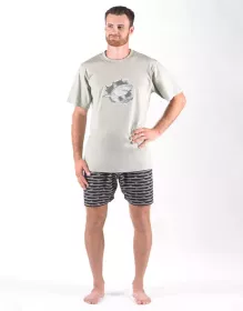 S krátkými kalhotami