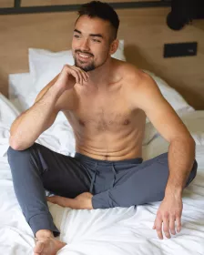 GINA pánské kalhoty dlouhé pyžamové pánské, šité, klasické, jednobarevné Pyžama 2023 79161P