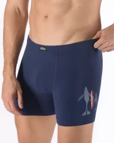 GINA Boxerky delší nohavička, šité, potisk 74191P | Lékořice/Broskvová L/XL, Lékořice/Broskvová M/L, Lékořice/Broskvová S/M, Lékořice/Broskvová XL/XXL, Lékořice/Broskvová XXL/3XL, Ultramarin/Aqua L/XL, Ultramarin/Aqua M/L, Ultramarin/Aqua XL/XXL, Ultramarin/Aqua XXL/3XL
